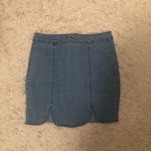 Short jean skirt